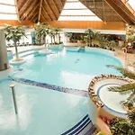 Avec Parking Gratuit - Piscine Et Jeux Branville
