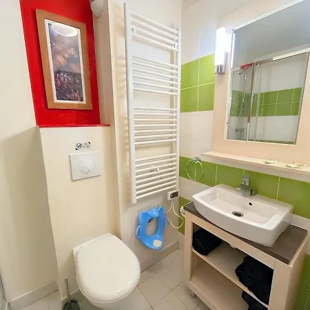Avec Parking Gratuit - Piscine Et Jeux Apartmán *
