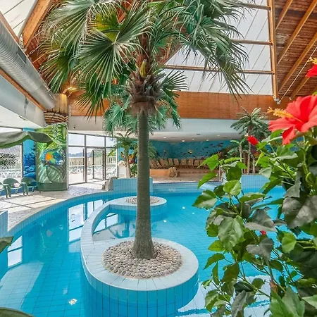 Avec Parking Gratuit - Piscine Et Jeux Apartament