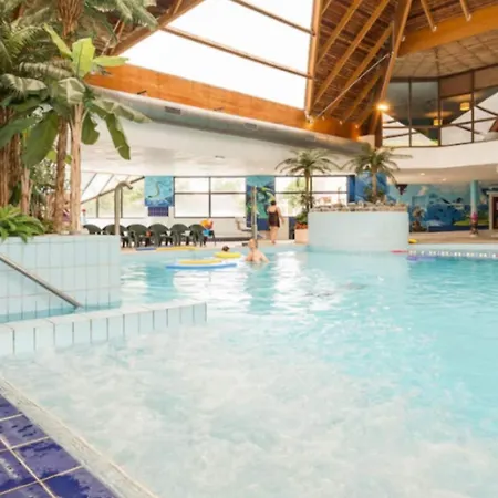 Avec Parking Gratuit - Piscine Et Jeux Branville