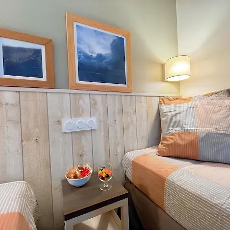 Avec Parking Gratuit - Piscine Et Jeux Branville