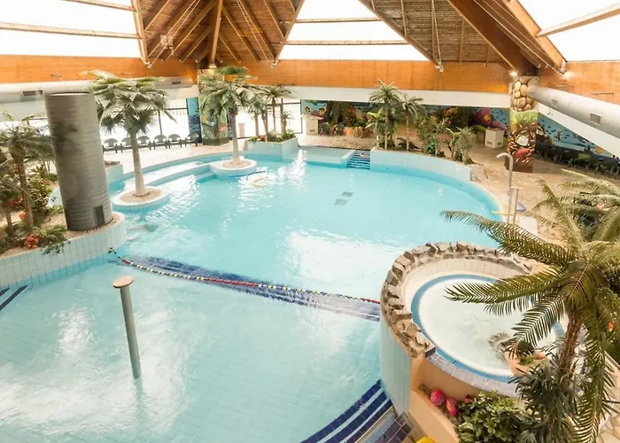 Avec Parking Gratuit - Piscine Et Jeux Branville