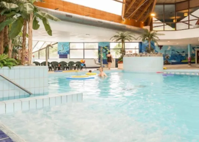 Avec Parking Gratuit - Piscine Et Jeux Branville