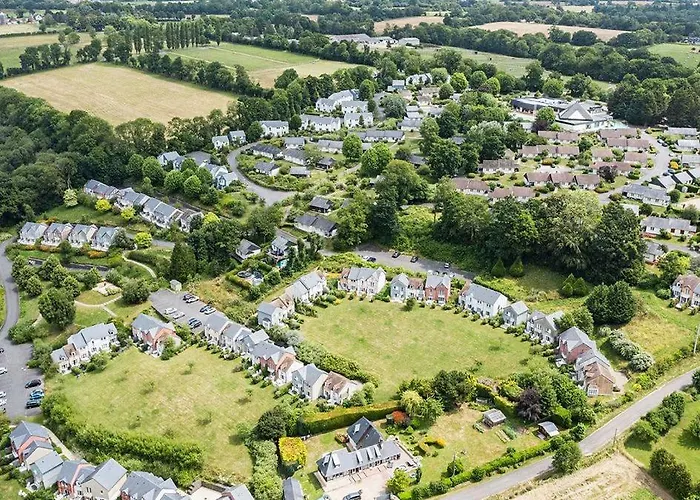 Avec Parking Gratuit - Piscine Et Jeux Branville