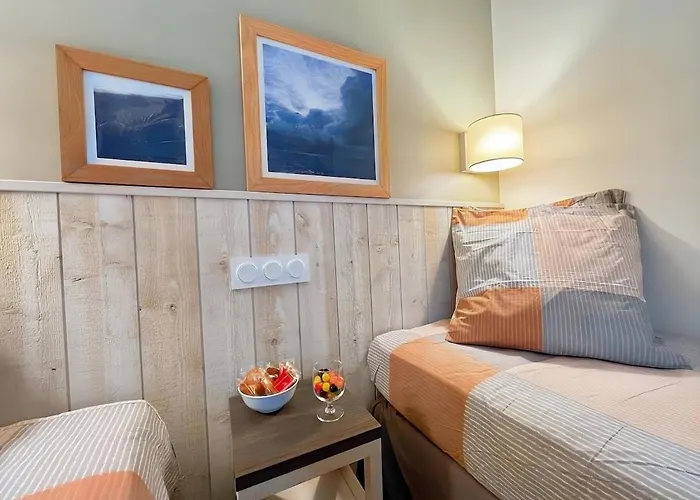 Avec Parking Gratuit - Piscine Et Jeux Branville